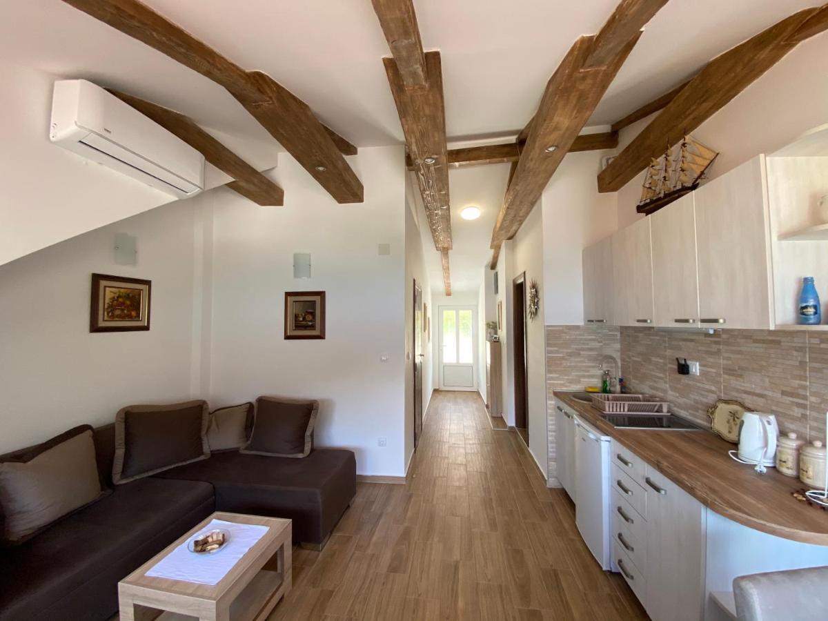 Sunny Bay Apartments Kotor Buitenkant foto