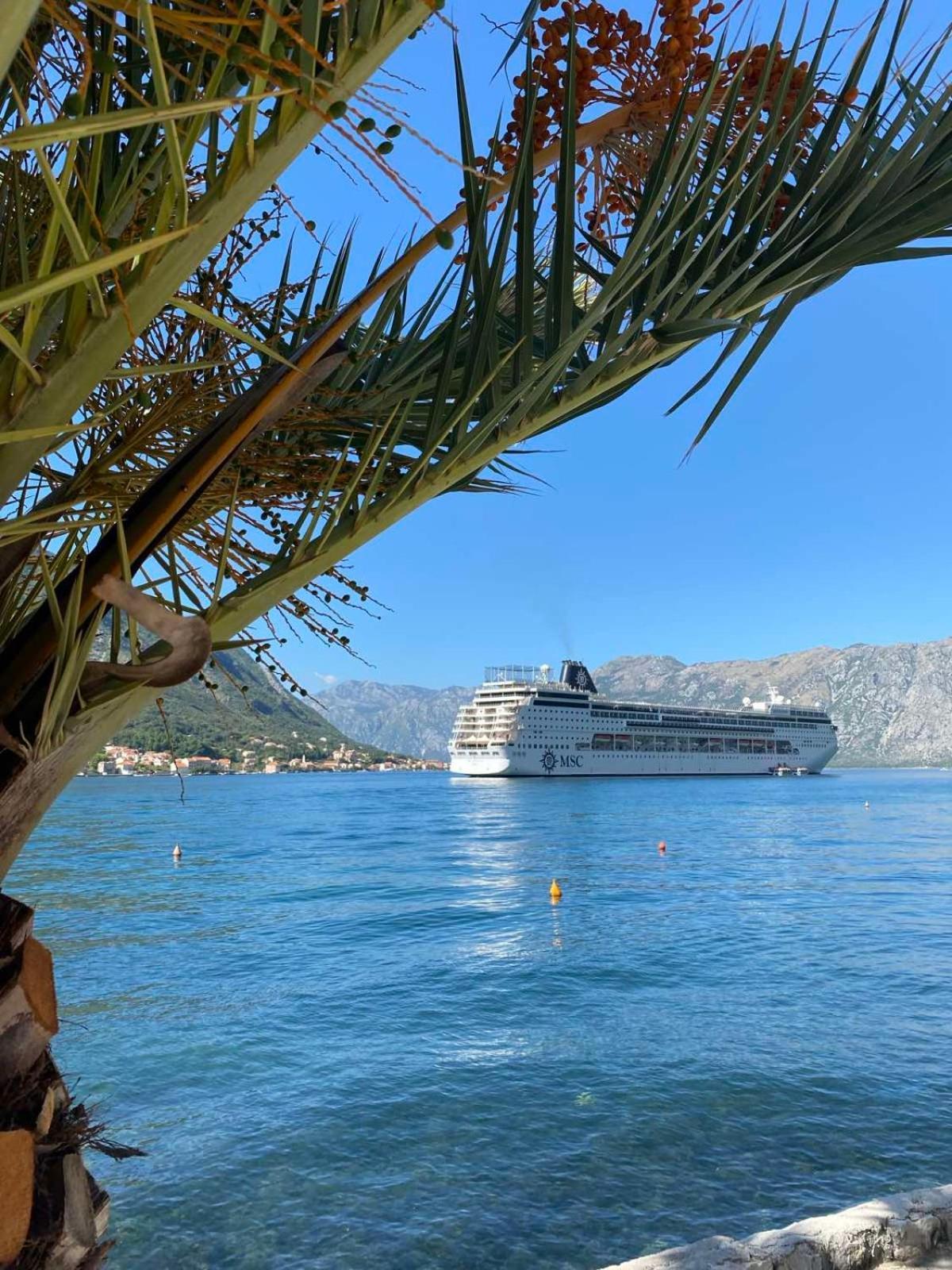Sunny Bay Apartments Kotor Buitenkant foto
